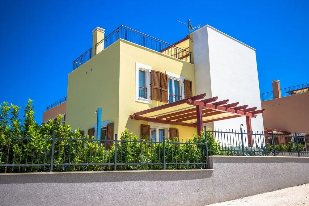 Villa Yellow