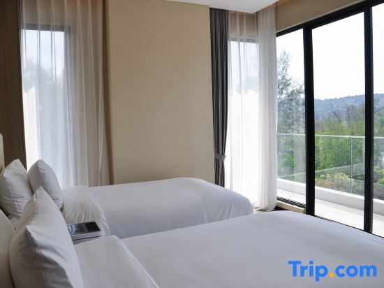 Люкс с 2 комнатами в Laya Resort Phuket Island