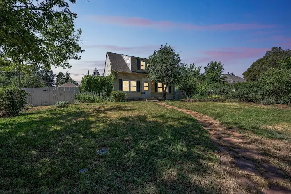 Charming Home Near Unc & Dt Greeley 5 Bedroom Home