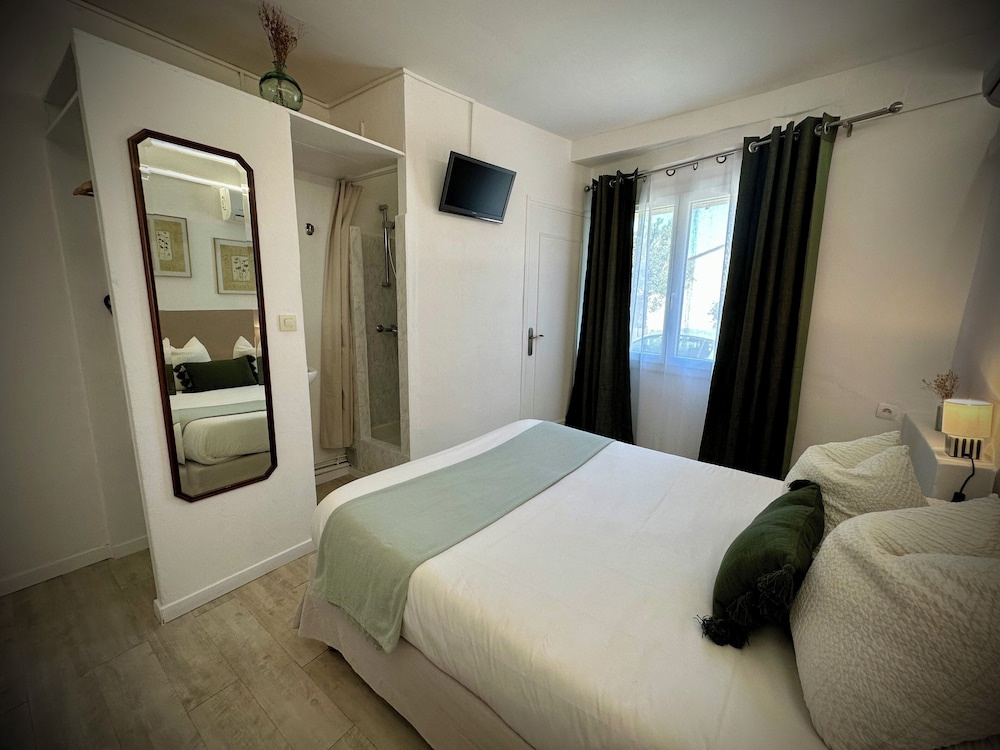 Economy room