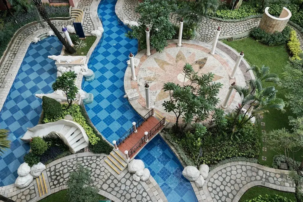 Strategic for 4 Pax 2BR City Home Apartment near MOI