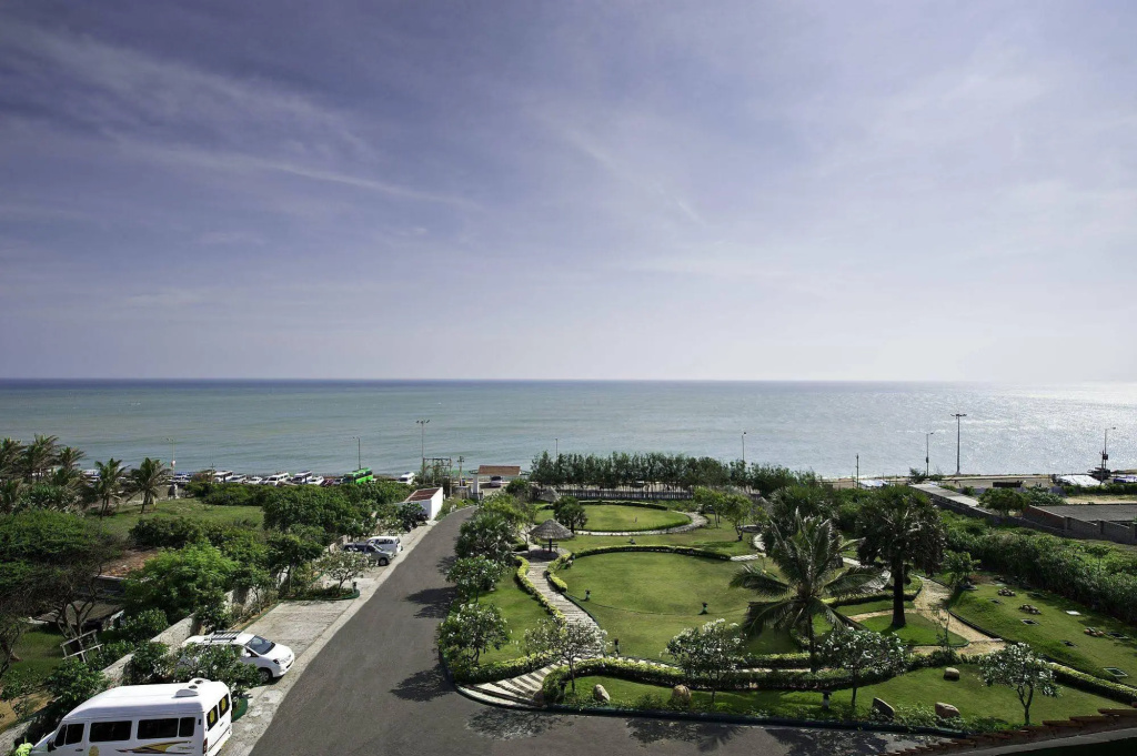 Beach & Waterfront