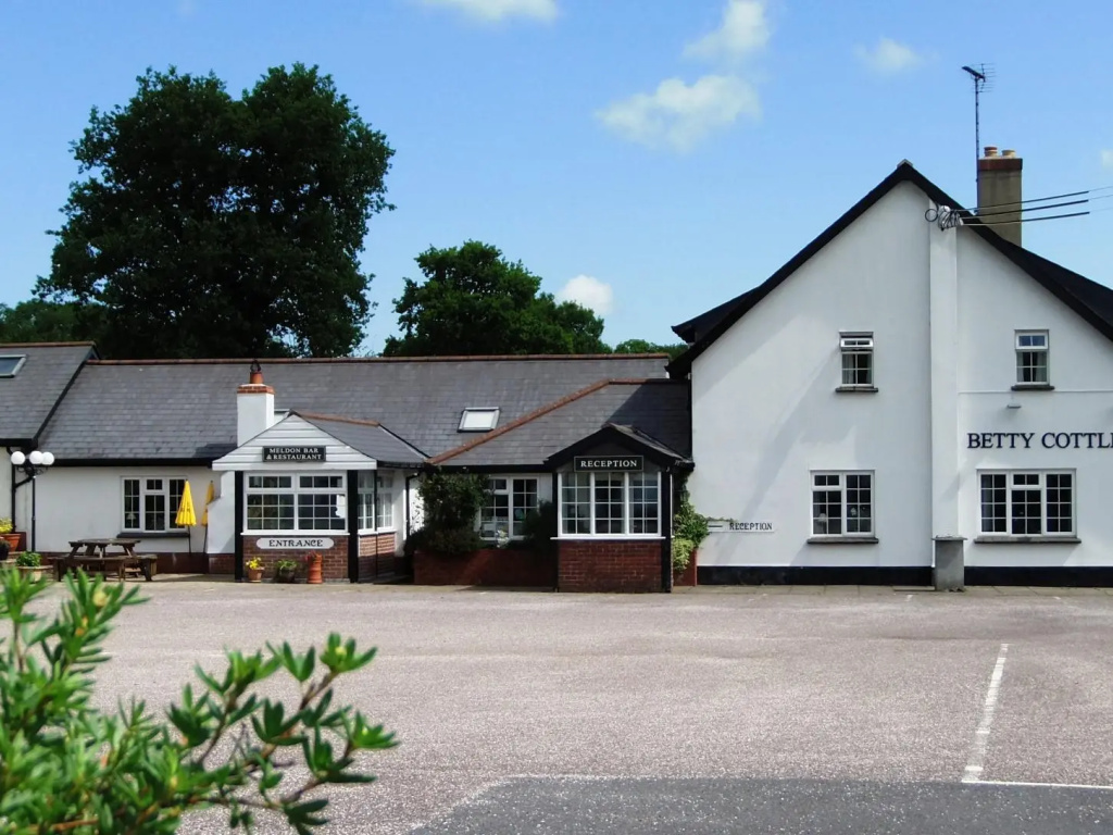 Betty Cottles Inn - фото 1