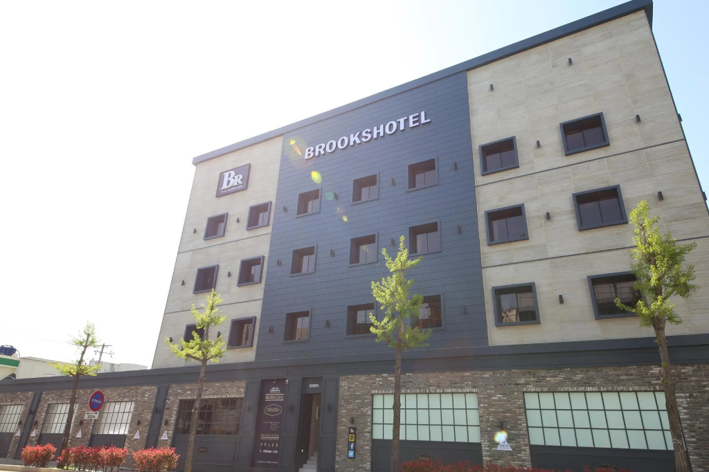 Brooks Hotel
