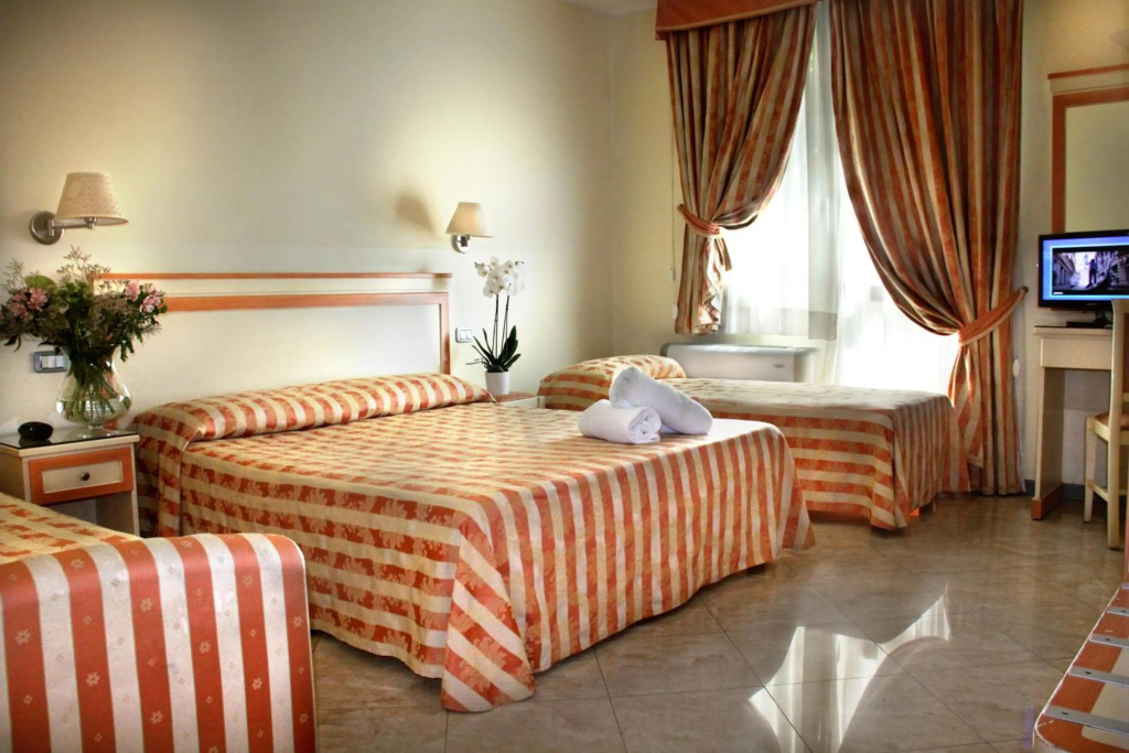 Hotel Regit — 4