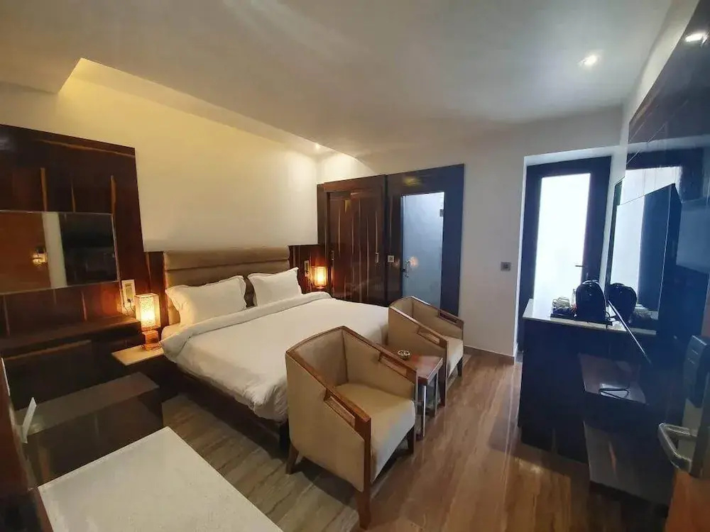 Superior Double room with balcony (full double bed)