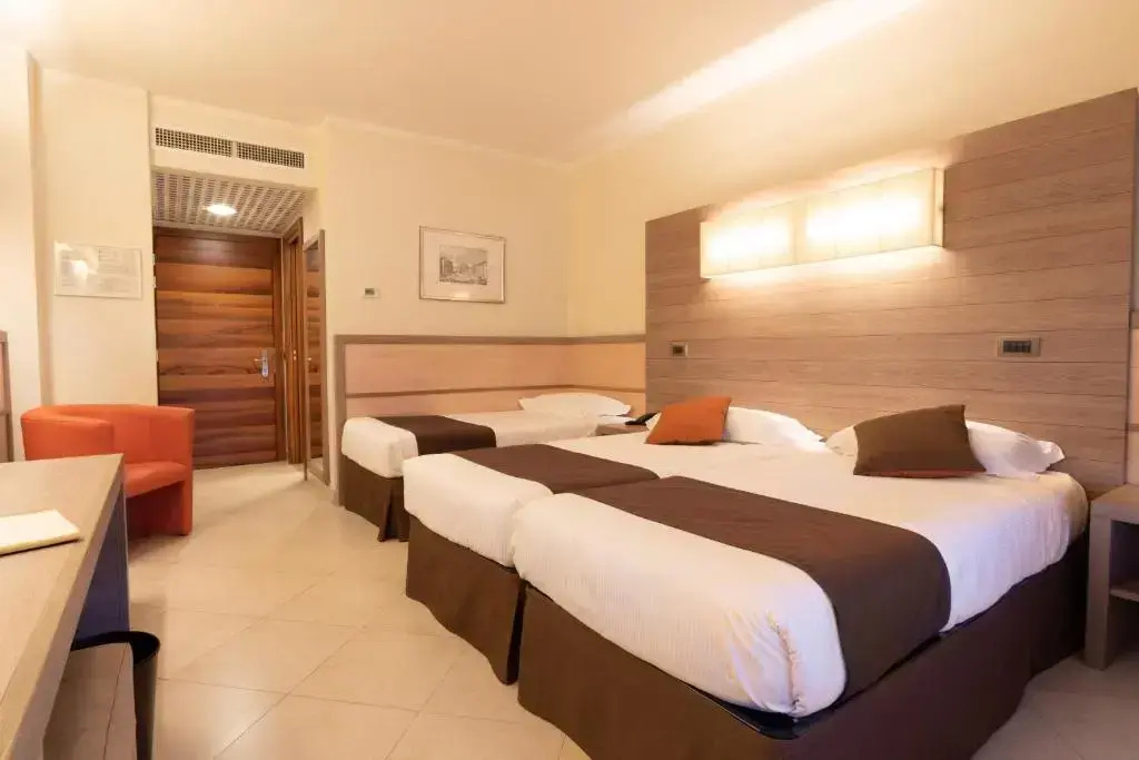 Pool Access Triple room