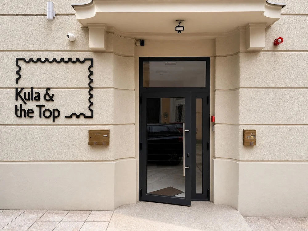 Kula & the Top Apartments
