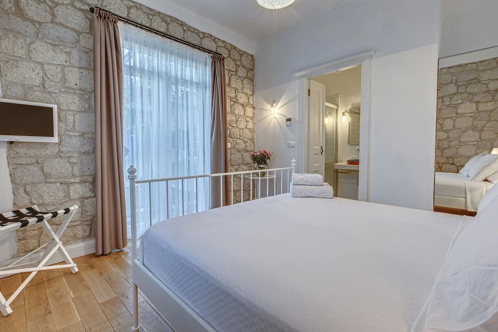 Standard Double room with garden view (full double bed)