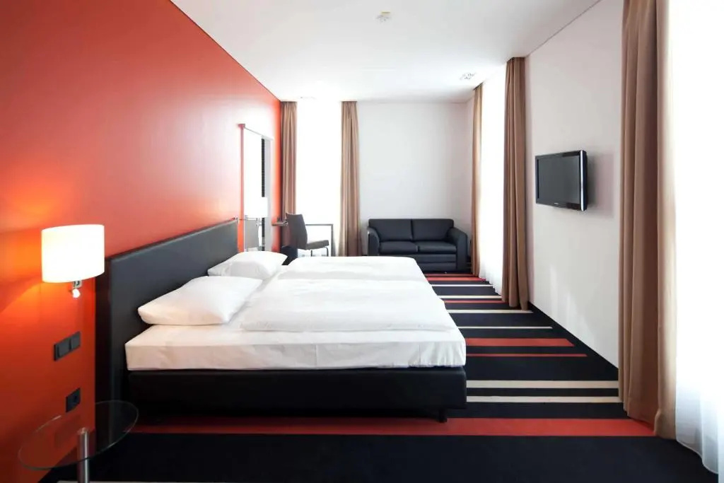 Business Double room (full double bed)