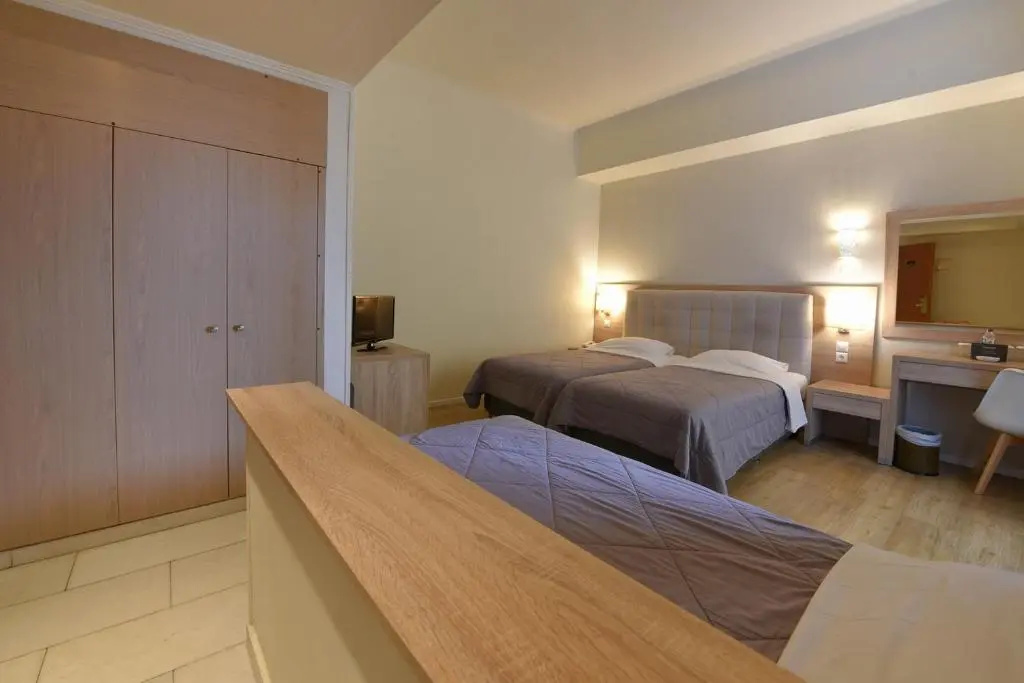 Standard Triple room with sea view