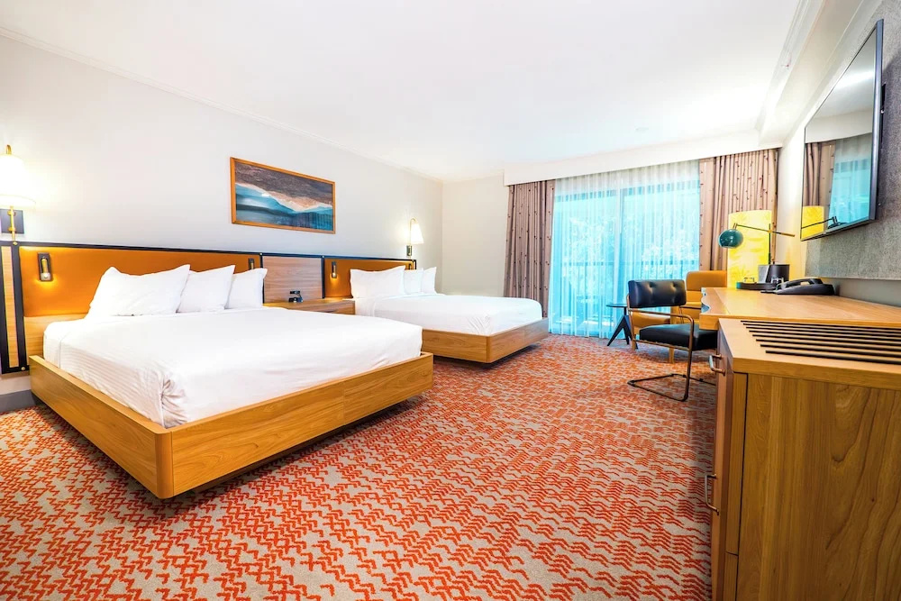 Standard Quadruple room with pool view