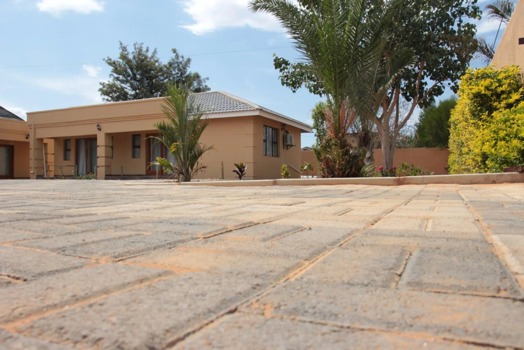 Double L Guest Lodge Palapye