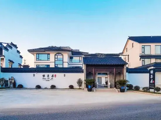 Taihu Qianxi Ju · Hideaway Streamside Secret Realm · Pool Garden Resort Inn