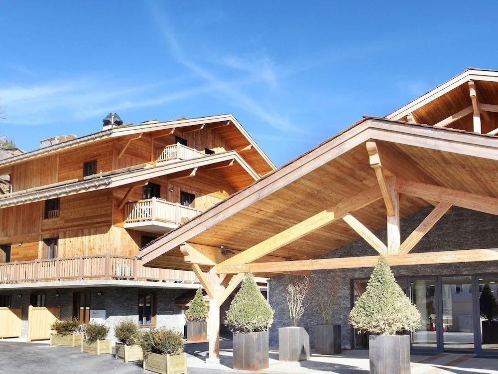Voir la photo 1 — Chalet in La Clusaz With Spa & Ski Access