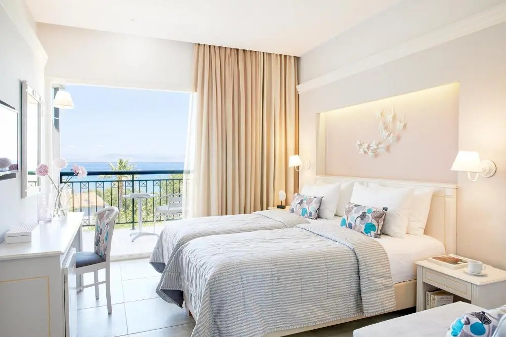 Superior Double room with sea view (full double bed)