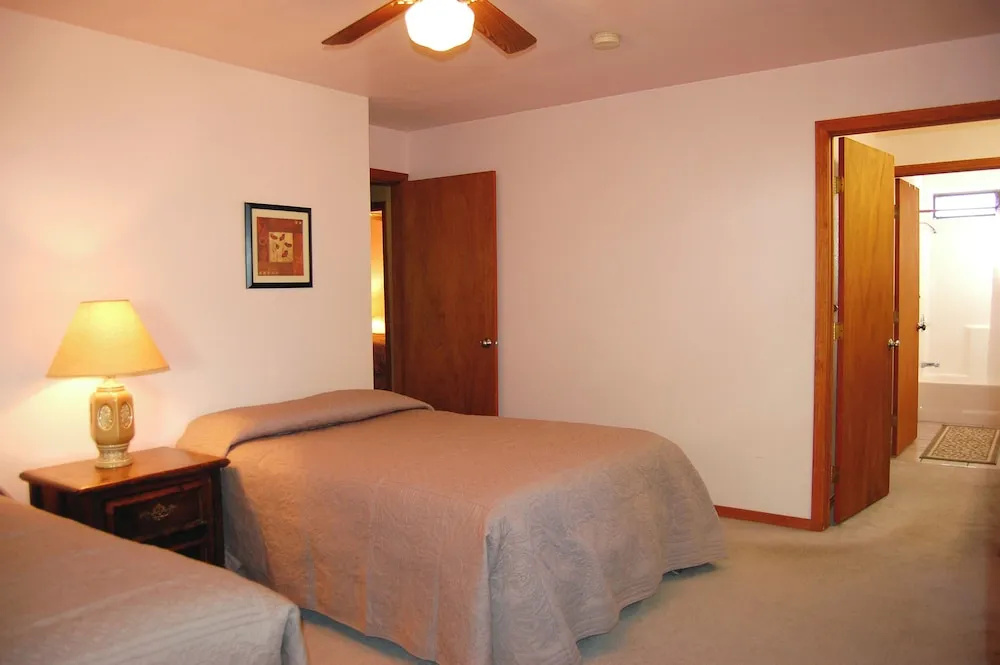Edmond's Place — 4