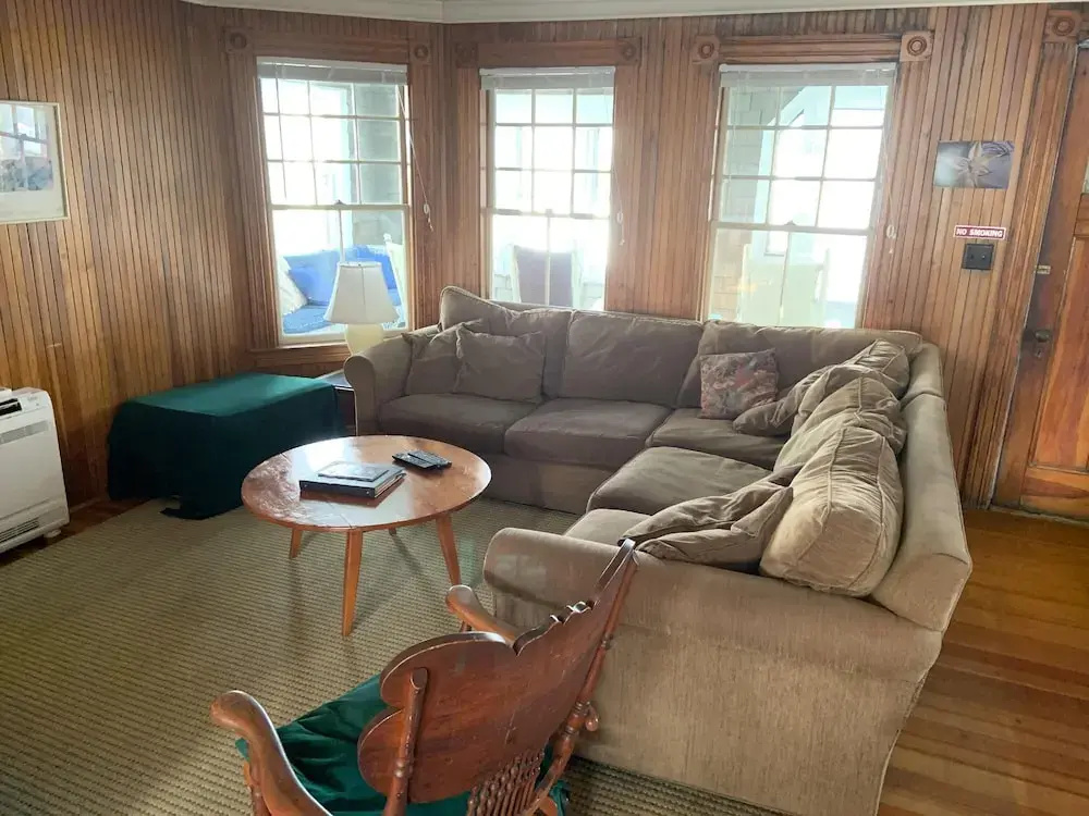Cozy Cottage by the Sea