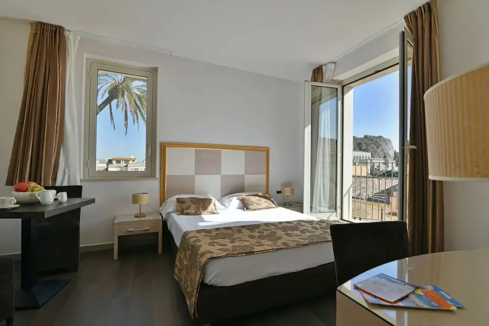 Standard Double room with balcony (full double bed)