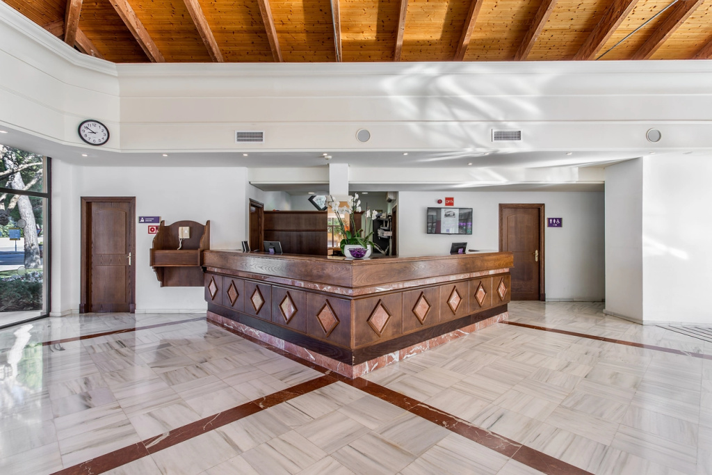 Lobby & Reception