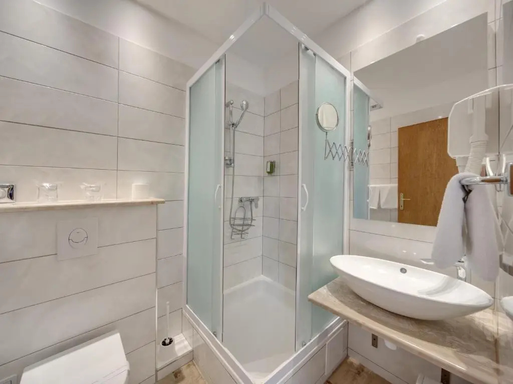 Superior Double room with balcony and with garden view (full double bed)