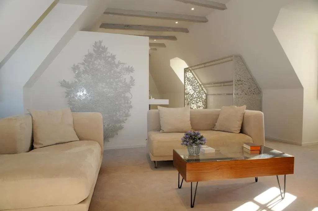 Deluxe Double Suite (full double bed)
