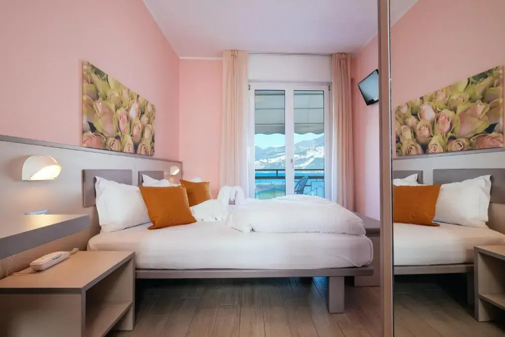 Comfort Double room with balcony and with lake view (full double bed)
