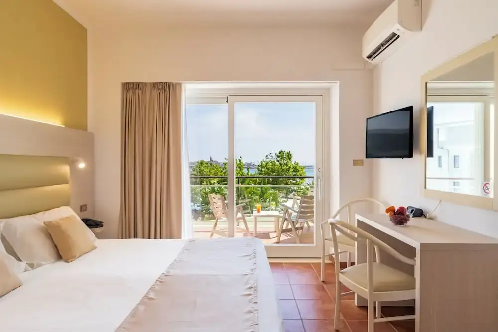 Standard Triple room with balcony