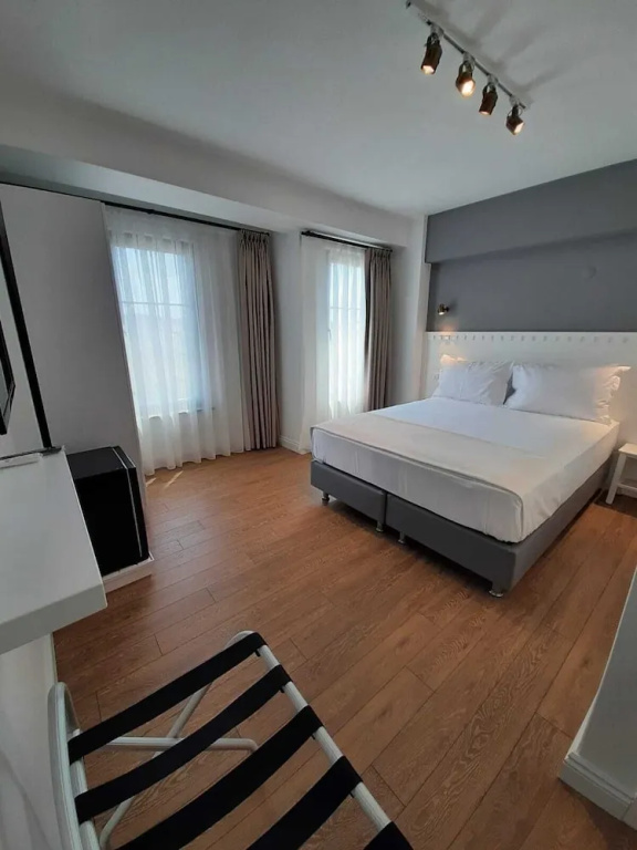 Deluxe Double room (full double bed)