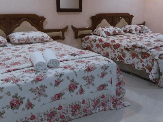 Penarak Bamboo Beach Motel