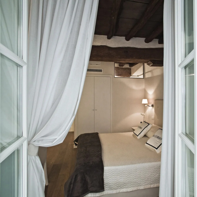 Standard Double room with balcony (full double bed)