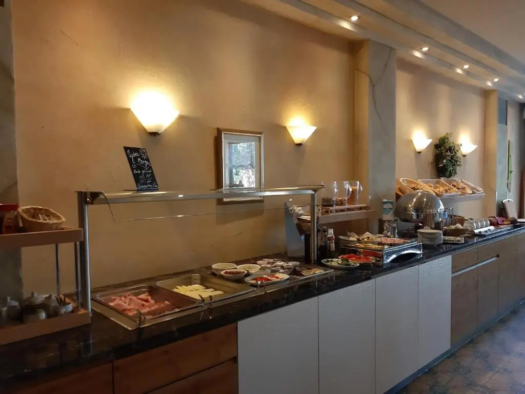Hotel photo 1