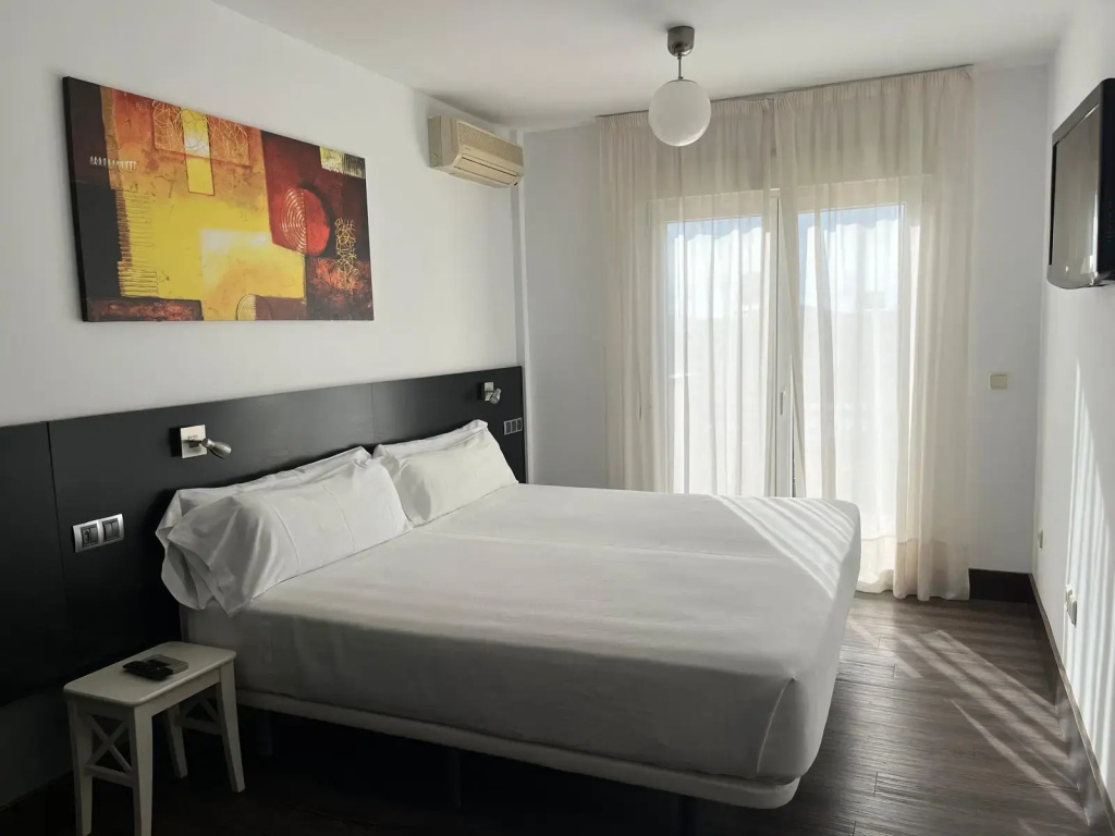 1 Bedroom Double Apartment (full double bed)