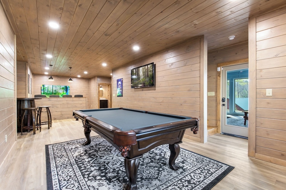 Smoky Poolside Chalet by Smoky Cove Resort — 3
