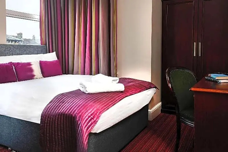 Deluxe Double room (full double bed)