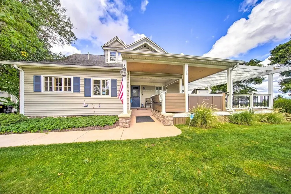 Private Waterfront Lake Erie Home w/ BBQ Patio