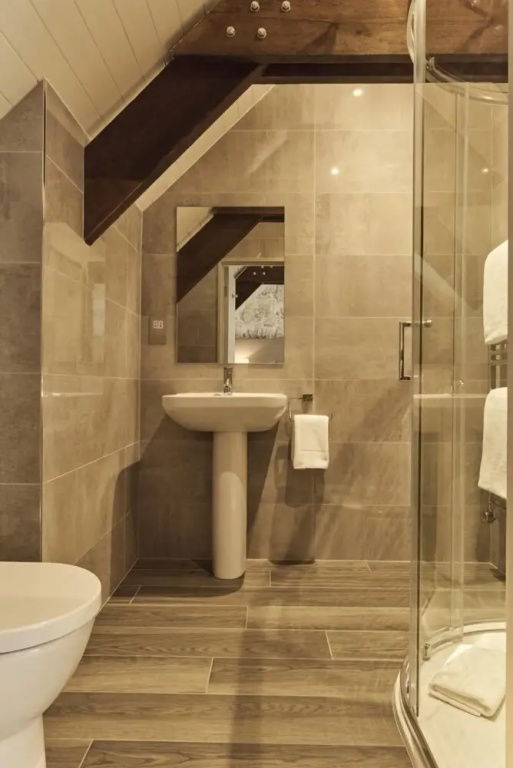4 Bedrooms Luxury Cottage