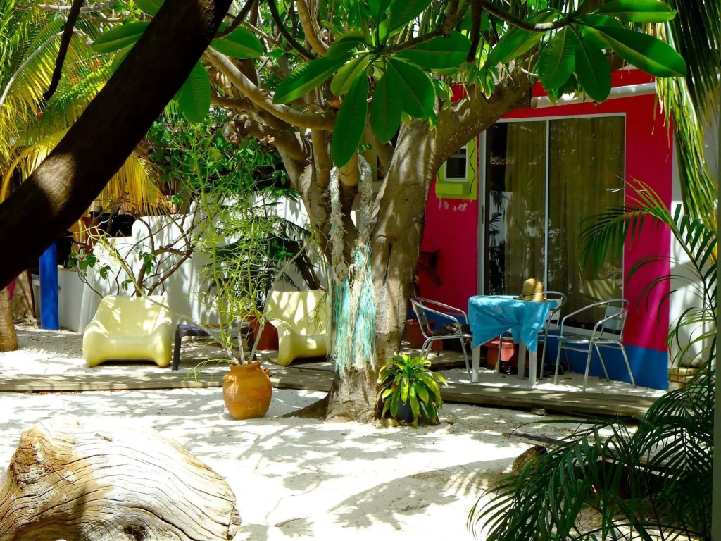 Beach House Aruba Apartments