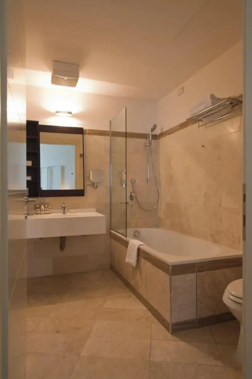 Executive Double Suite (full double bed)