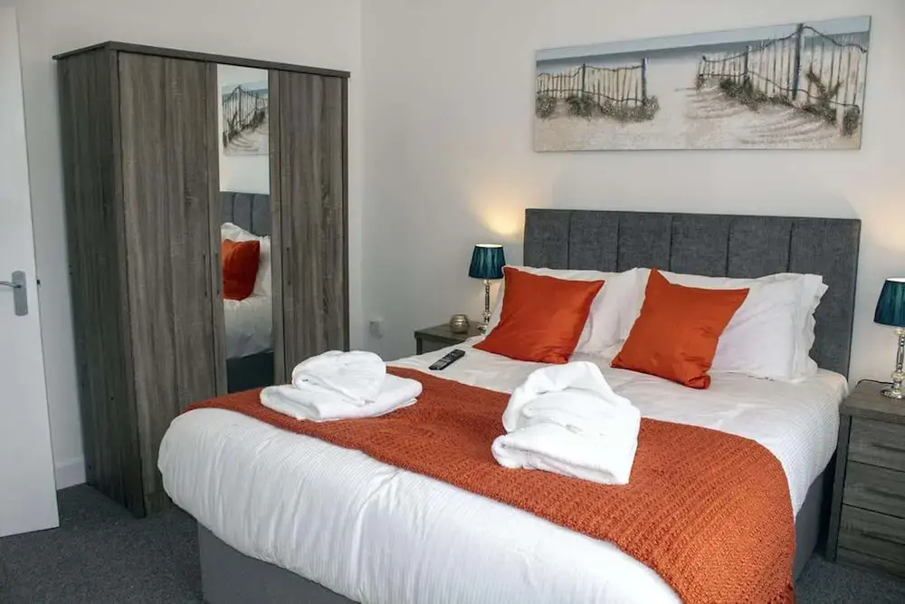 2 Bedrooms Apartment