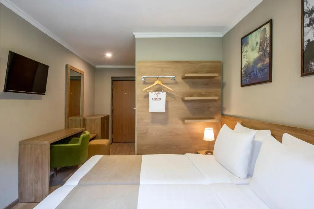 Standard Double room with river view (full double bed)