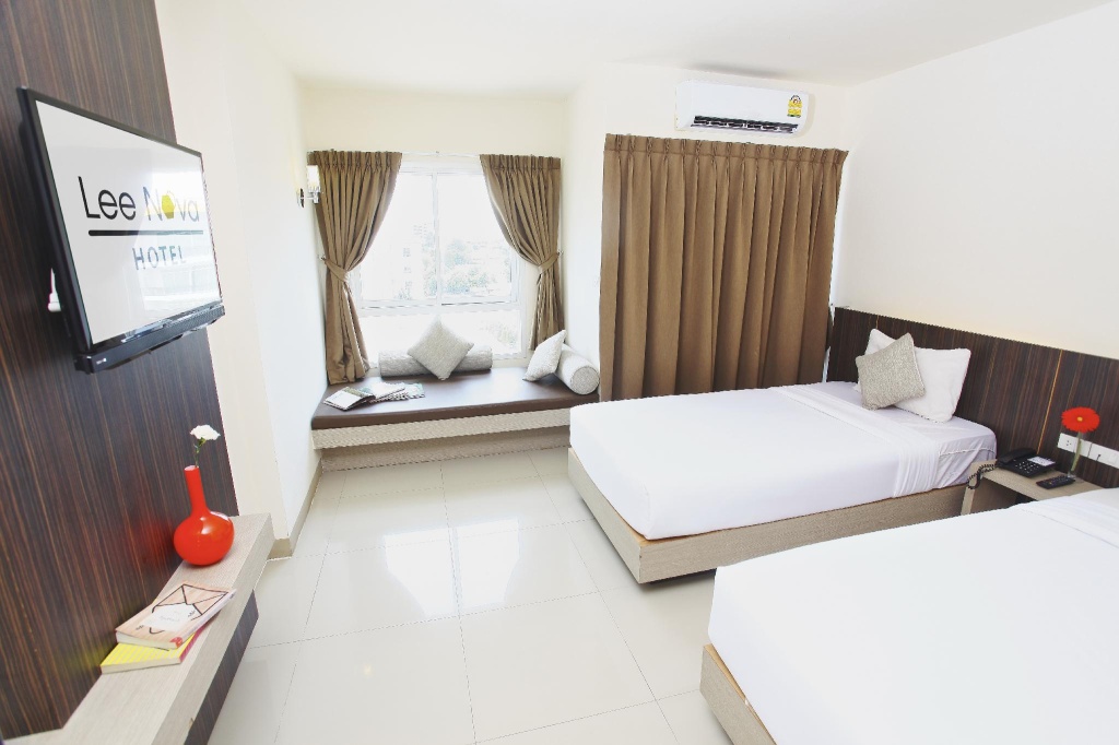 Leenova Hotel Room Type - Deluxe Double Room