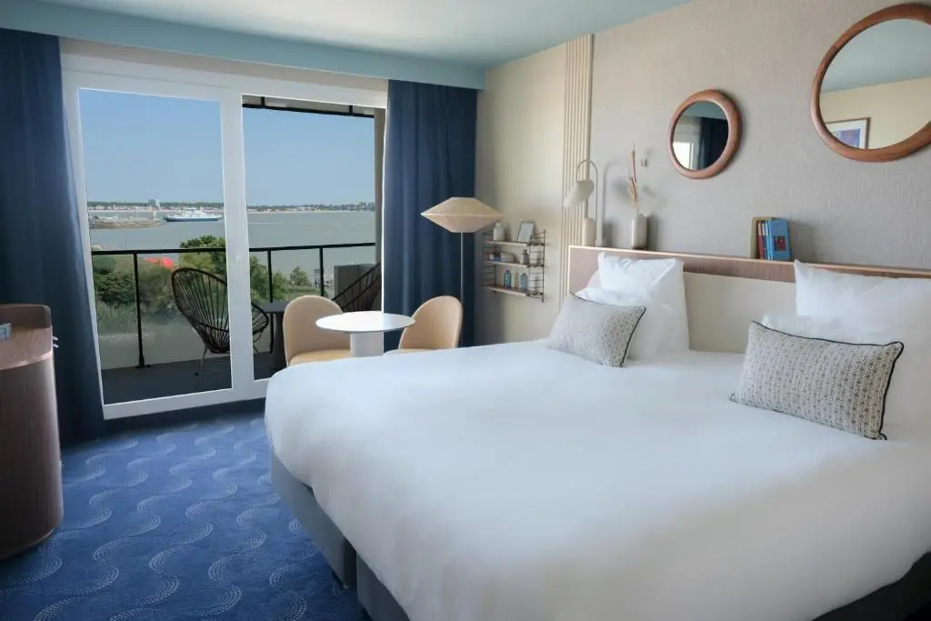 Superior room with balcony and with sea view