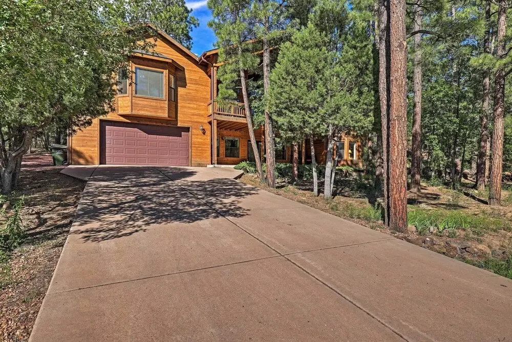 Serene Lakeside Cabin w/ Decks + Edler Lake Views!