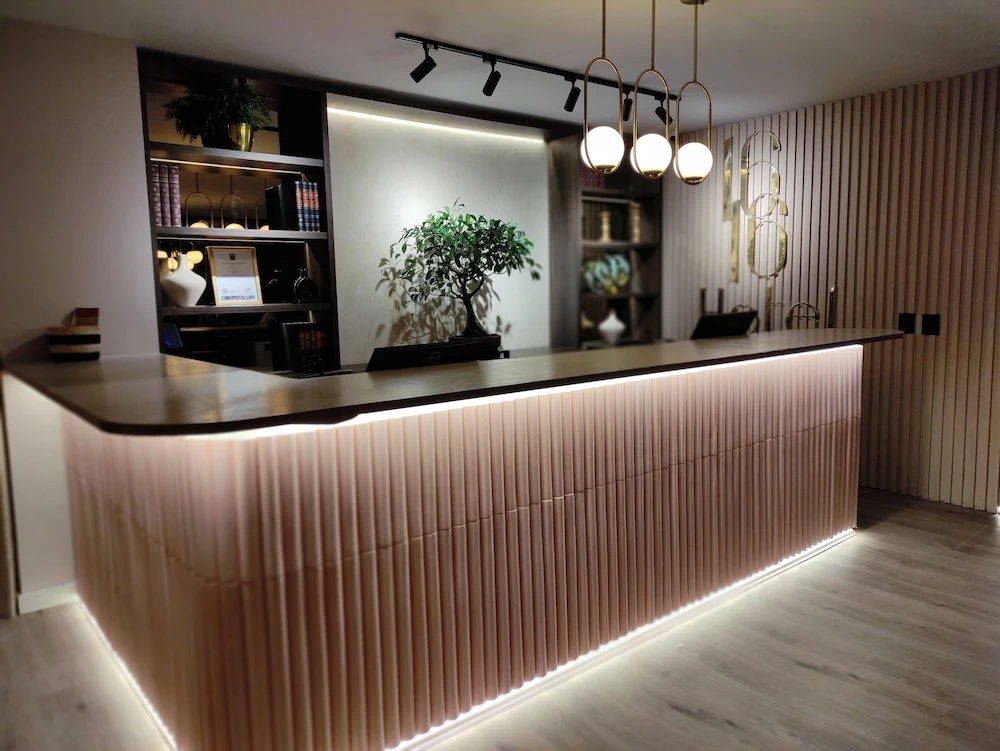 Lobby & Reception