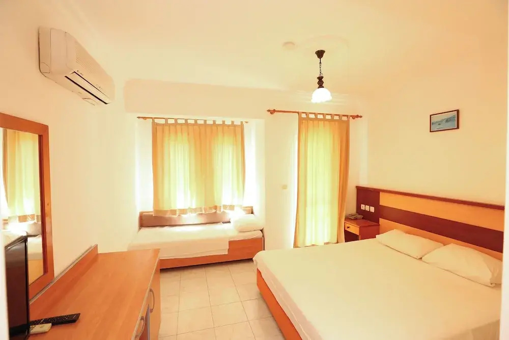 Standard Triple room with balcony