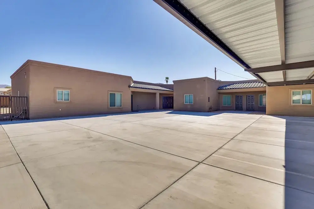 Golf, Hike & Boat! Bright Lake Havasu City Apt