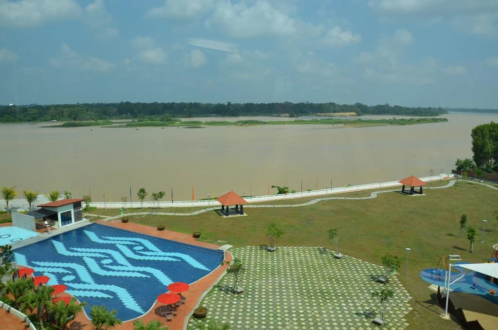 Beach & Waterfront