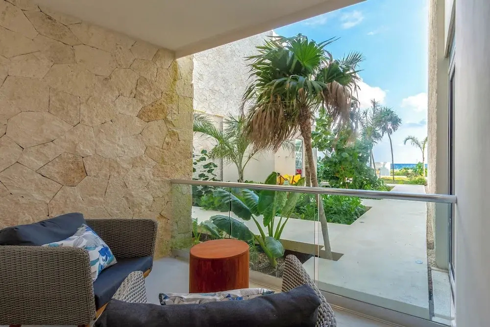 Chic Beachfront Condo Ocean View