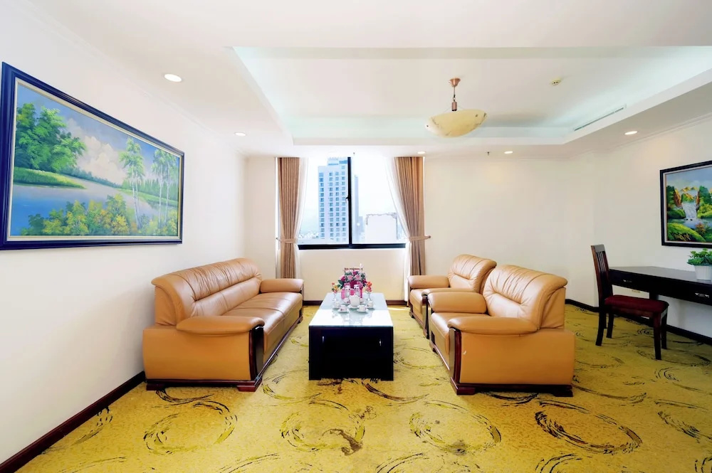 Holiday Central Nha Trang